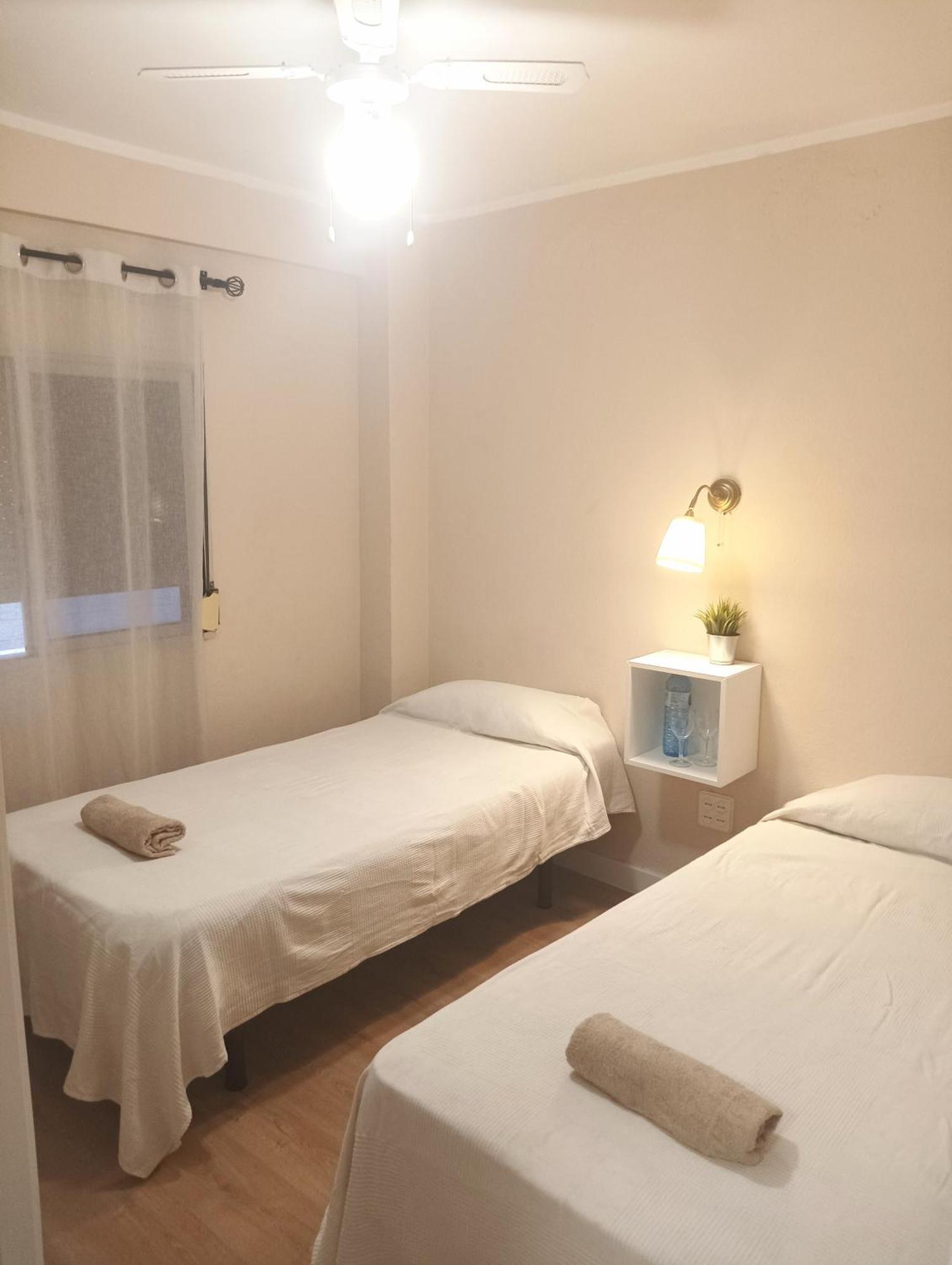 מאלגה Habitaciones En Apartamento Compartido Delicias Room Cerca Del Mar, Aeropuerto, Ave Y Metro חדר תמונה